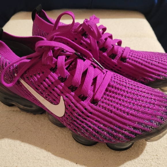 Nike Wmns Air VaporMax Flyknit 3 sneakers in "Vivid Purple" Size 8 - Picture 4 of 9